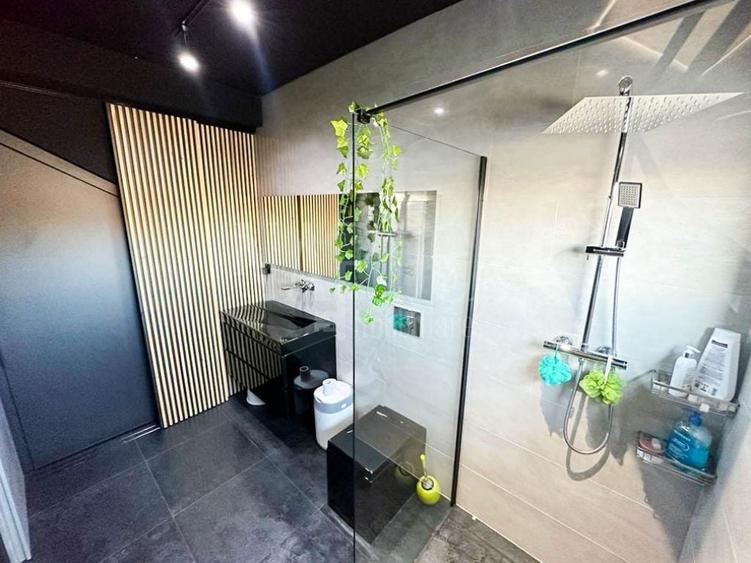 Casă individuală cu 5 camere cu Canalizare în Iris