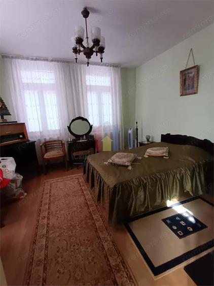 Casa pretabila 2 familii, 6 camere, teren 390 mp, zona Centrala - 9