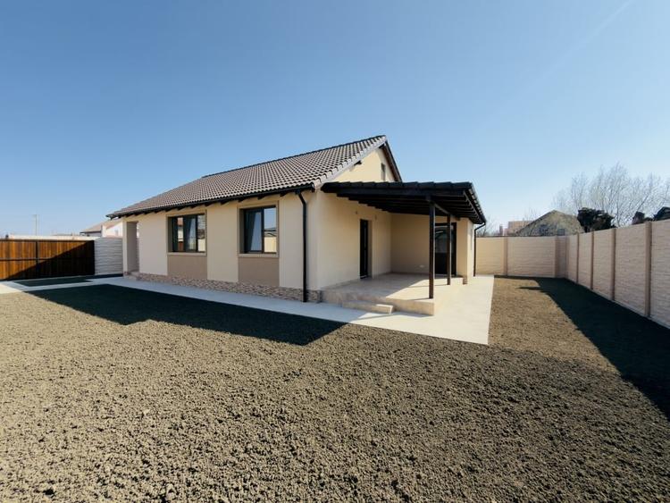 Casa individuala,410mp teren, 83mp utili+20mp terasa, Sanmihaiu Roman - 1