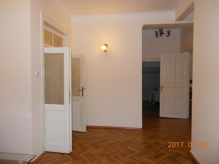 Cotroceni, Romniceanu, parter in imobil mic, spatios, 3 camere, balcon, birouri - 6