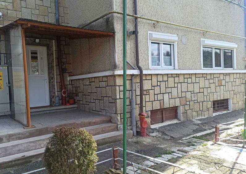 Apartament de Vanzare foarte spatios si luminos - 1
