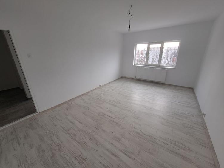 Direct Proprietar - Apartament 2 camere cu 2 balcoane - Renovat - 5