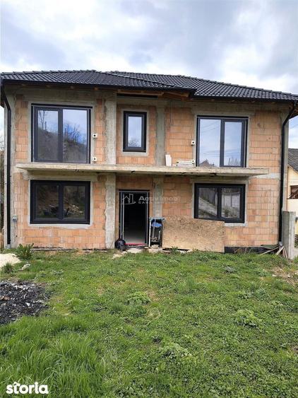 Casa moderna noua de vanzare in Sadu - 1