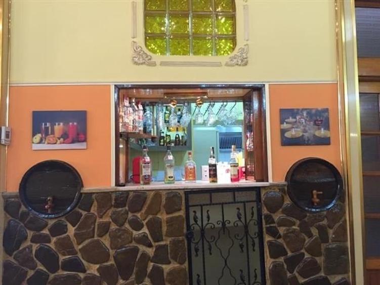 Propun spre vânzare un spațiu comercial excelent situat în zona Universitate - 14