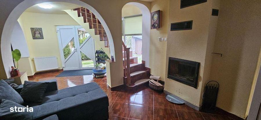 Casa de vanzare in CETATE zona foarte linistita - 1