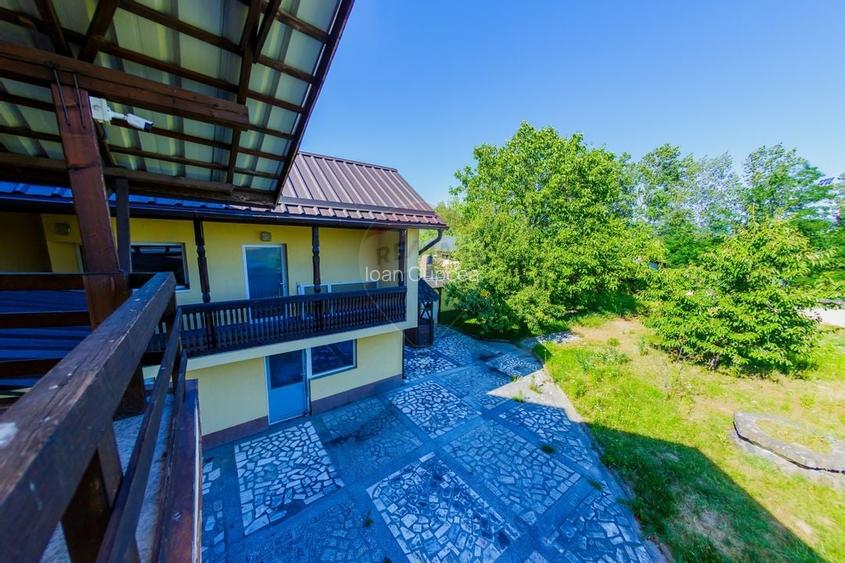 Casa cu 7 camere de vanzare la drumul principal cu 2 intrari