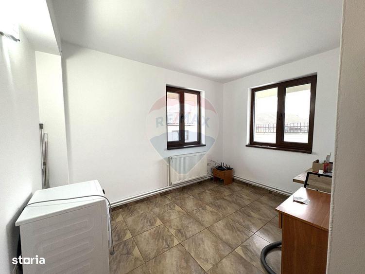 Casa / Vila cu 5 camere de inchiriat in zona Palazu Mare - 2