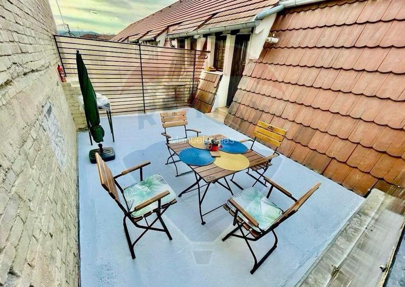 Apartament in zona Centrala, et.1, curte privata.