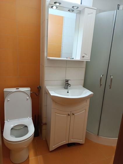 Proprietar inchiriez apartament cu 3 camere Bld. Cetatii - 7