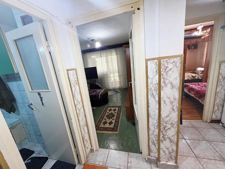 Apartament 3 camere, decomandat, etaj 2, zona Baraolt - 1