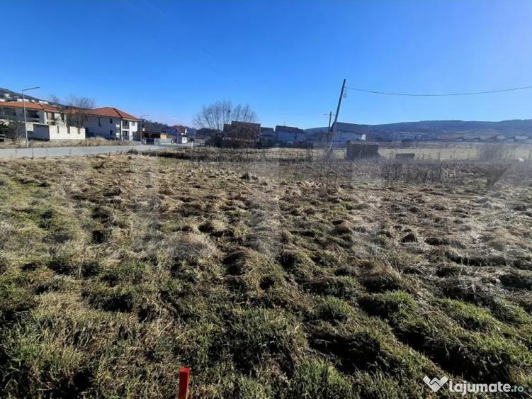 Teren construibil -556 mp situat in Chinteni in zona de ca - 4