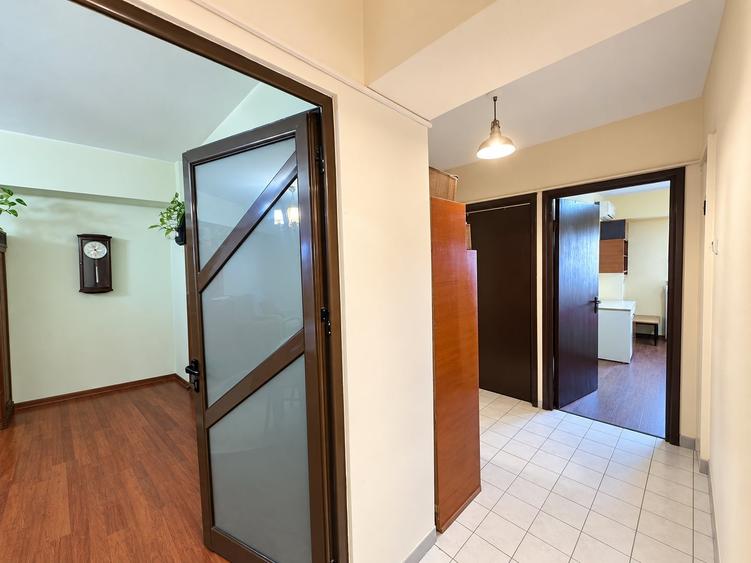 Apartament cu 4 camere decomandat în Obor