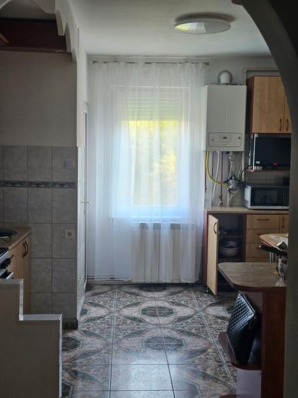 Se inchirieaza in Unirii,aparament cu 3 camere,confort 1,decomandat,etajul 3. - 1