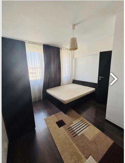 Apartament cu 3 camere semidecomandat în Obor