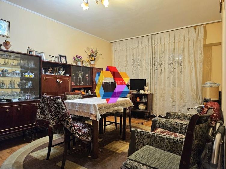 Apartament cu trei camere, zona Racadau 76 mp