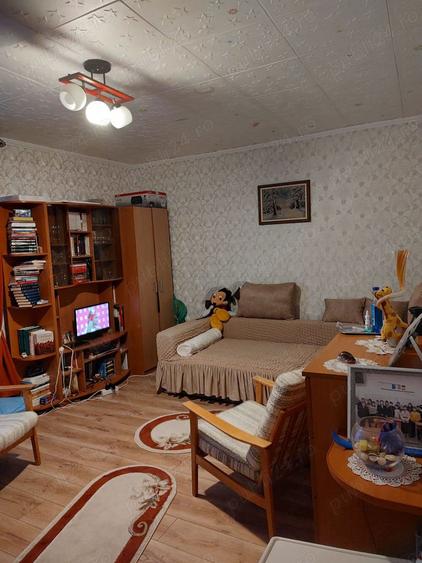 Vand apartament cu 3 camere - 1