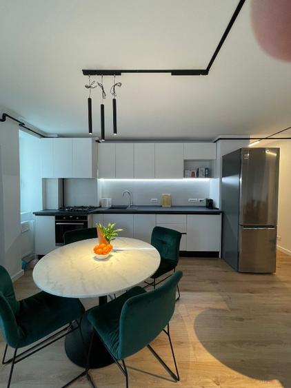 Centrul Civic - apartament 3 camere renovat - 2 grupuri sanitare - priveliște -  - 5