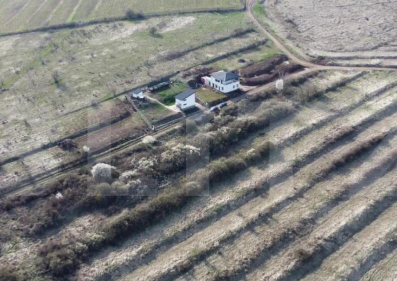 Teren intravilan, 6400 mp, zona Schit - 1