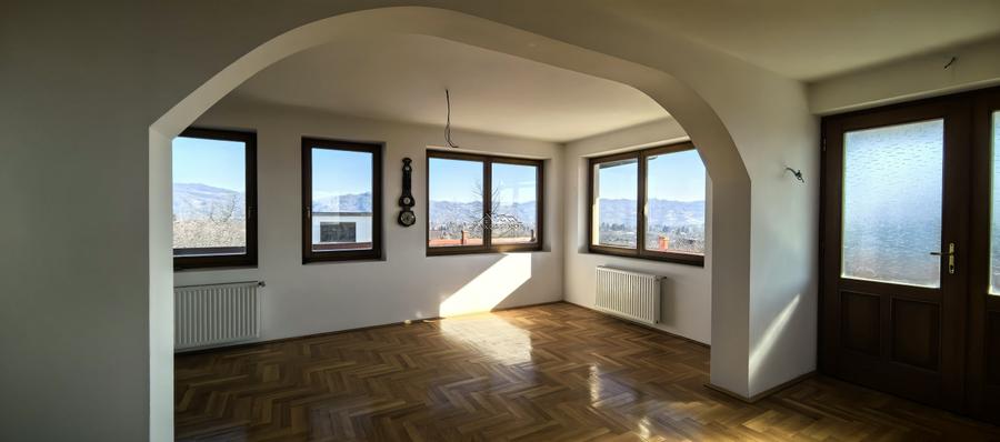 Vila/Pensiune 620mp  , teren generos 3862mp , priveliste de top , neopturata - 3