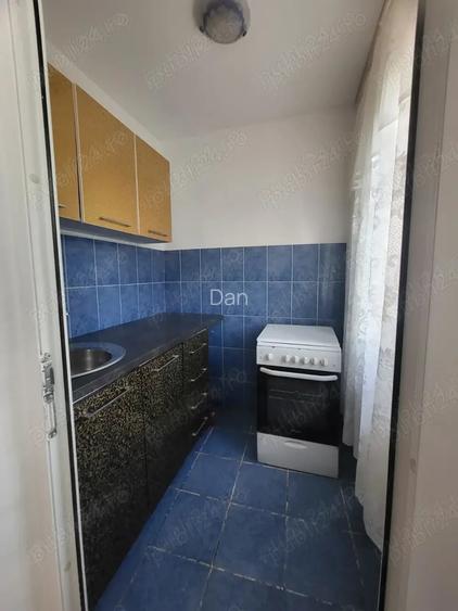 Proprietar vand apartament cu o camera, situat la etajul 3, in fata pie?ei din zona lipovei Proprietar vand apartament cu o camera, situat la etajul 3, in fata pie?ei din zona lipovei