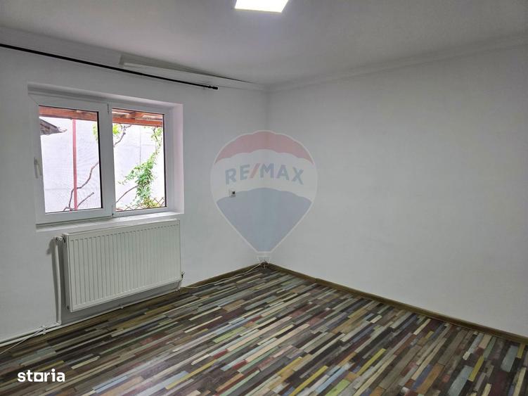 Casa / Vila cu 6 camere de vanzare in zona Mihai Viteazu - 1