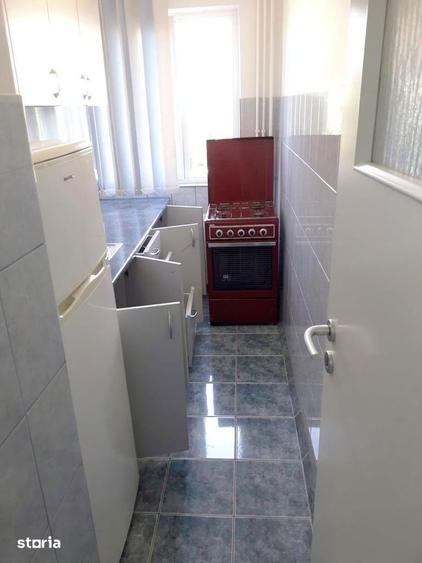 Apartament cu 3 camere semidecomandat, mobilat în Circumvalațiunii — fotografia 1