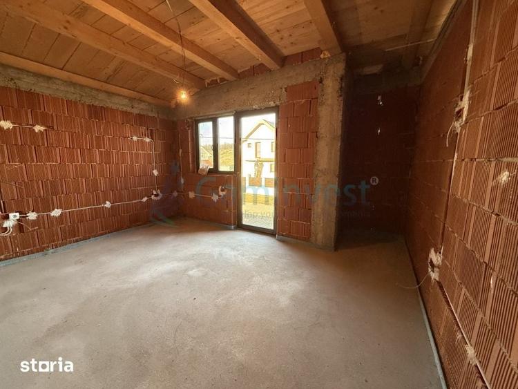 Casă cu 6 camere cu Teren 300 Mp în Sânmartin