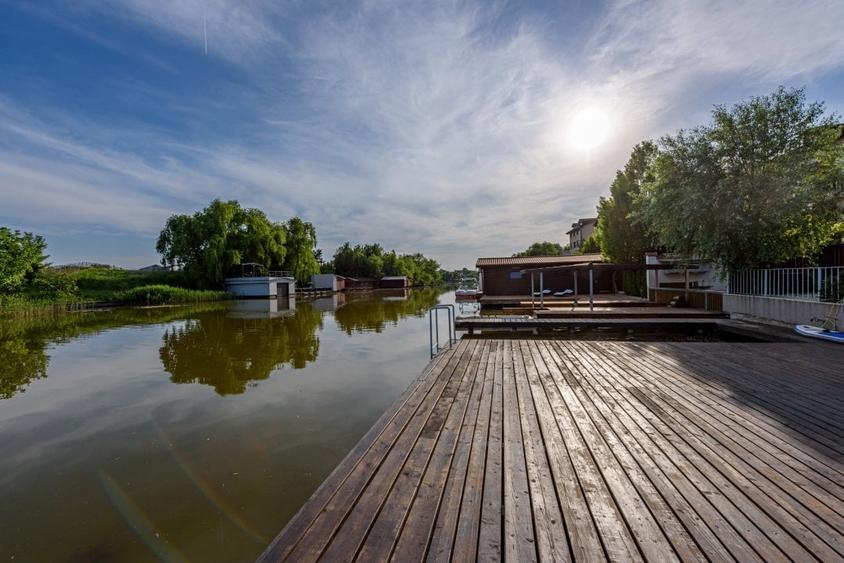 Vila eleganta pe malul lacului| Ponton si piscina| Snagov - 26