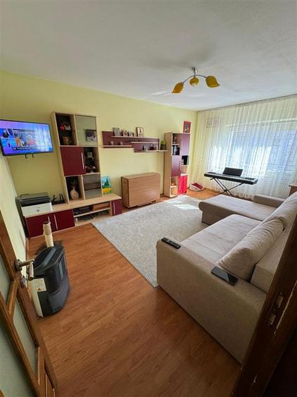Apartament cu 3 camere - 71 m.p.- Nicolina 2, geam la baie - 1