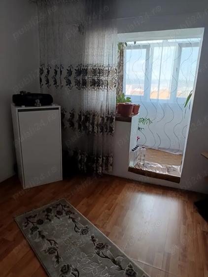 Vand sau schimb apartament cu doua camere ,decomandat ,gazul bagat pana la aragaz ,acoperi? cu autor - 1