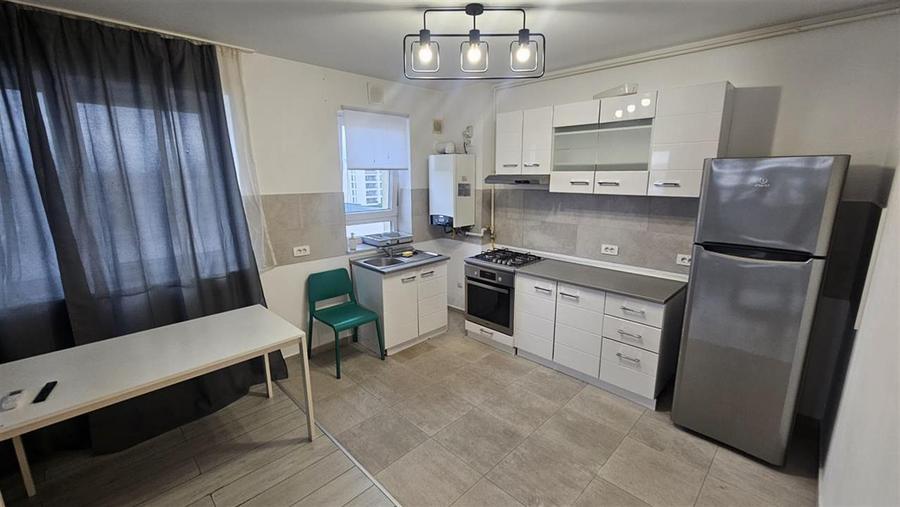 Apartament cu 2 camere decomandat, mobilat în Tractorul