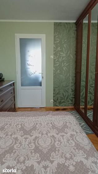 Apartament cu 3 camere semidecomandat, mobilat în Central