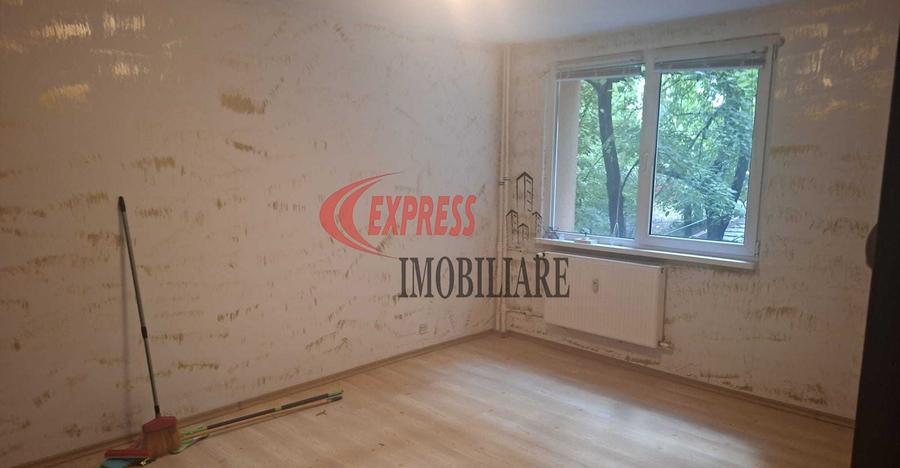 Apartament cu 3 camere semidecomandat în Dristor