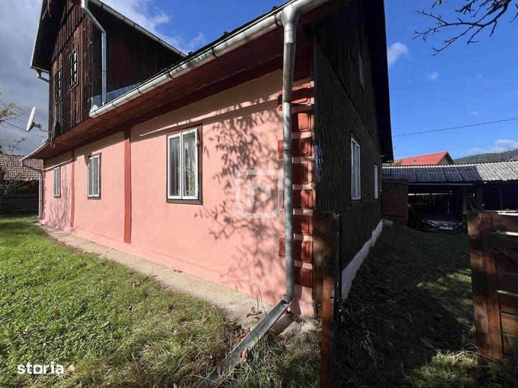 Casă cu 4 camere în Frasin