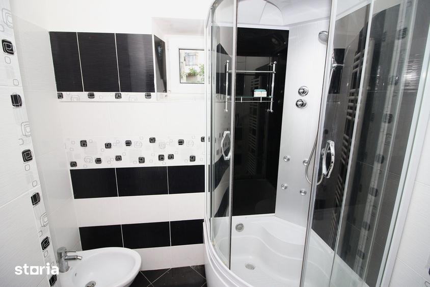 Apartament cu 3 camere decomandat în Est