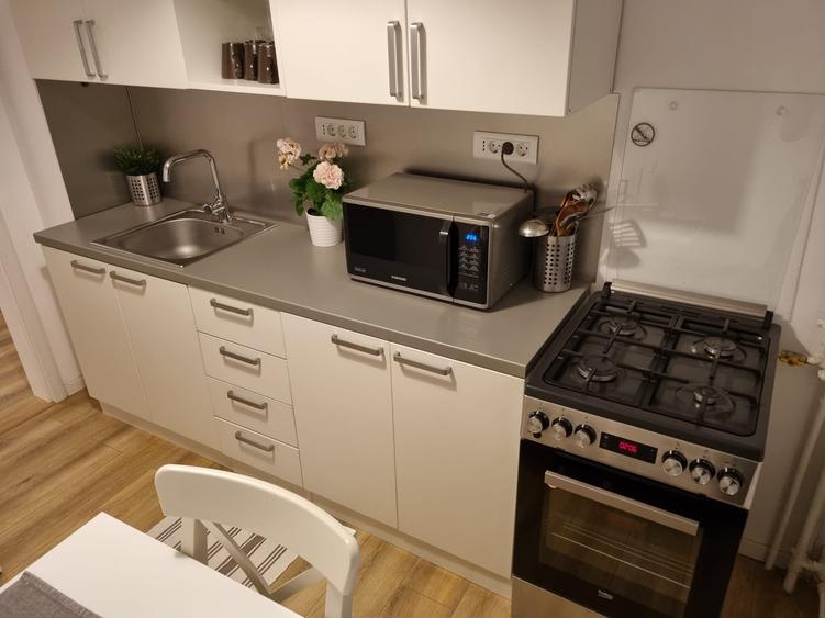 Apartament cu 3 camere decomandat în Colentina