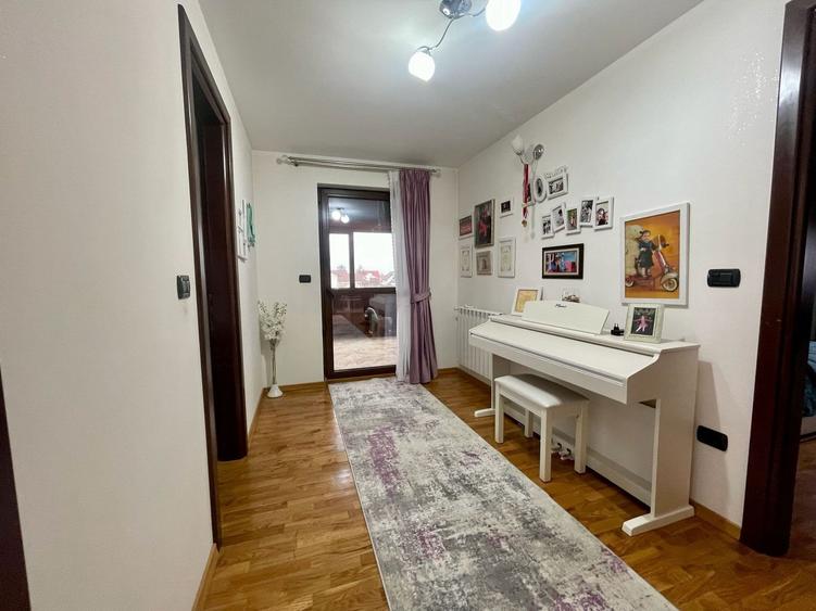 Casă individuală cu 4 camere cu Canalizare în Marginea