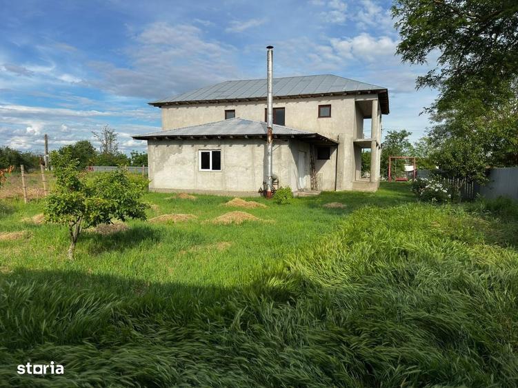 Casă cu 4 camere în Călienii Noi