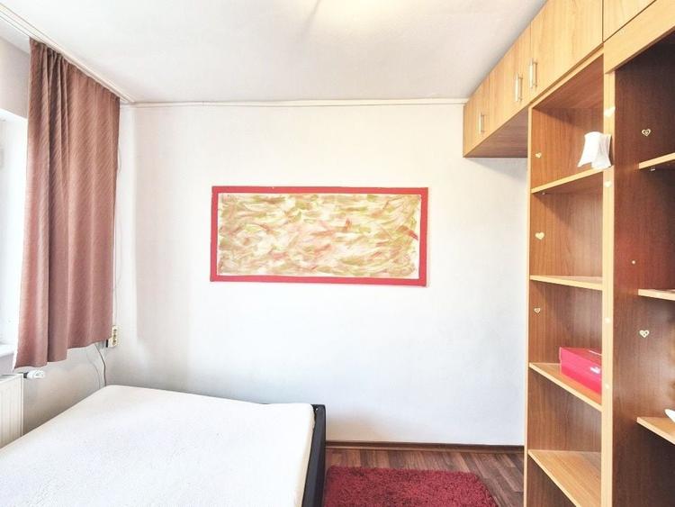 Apartament cu 3 camere semidecomandat în Radu Negru