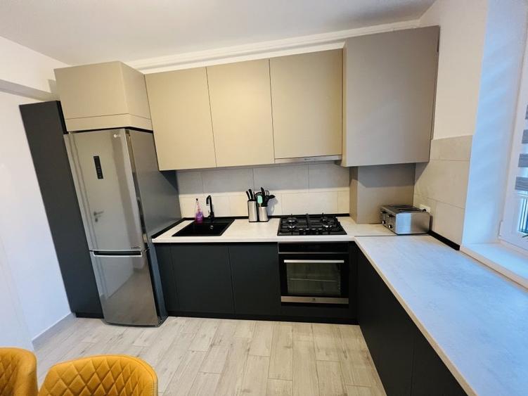Apartament cu 2 camere decomandat, mobilat în Tractorul