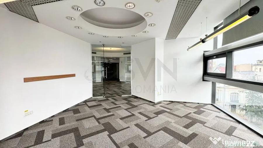 Spațiu comercial, de 476 mp, în Universitate