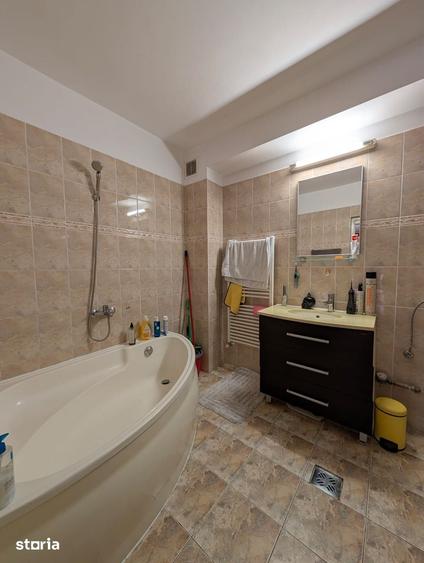 Apartament cu 3 camere în Bună Ziua