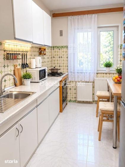Apartament cu 3 camere semidecomandat, mobilat în Berceni