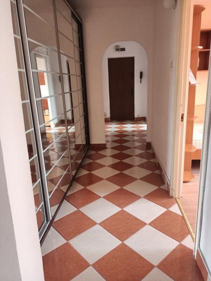 Apartament cu 3 camere decomandat în Militari
