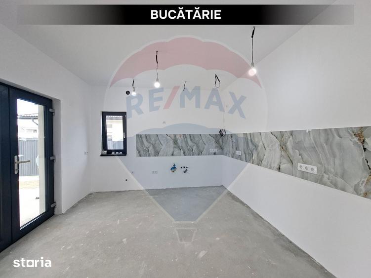 Casă cu 3 camere cu Teren 500 Mp în Groși
