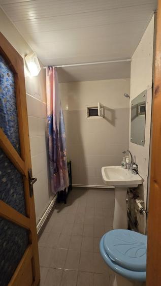 Apartament cu 2 camere semidecomandat în Craiovița Nouă
