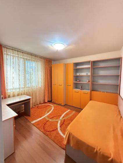 Apartament cu 3 camere decomandat, mobilat în City Park Mall