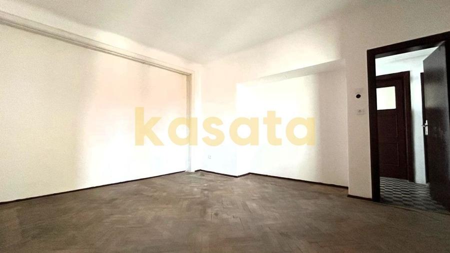 Apartament cu 4 camere circular în Banu Manta