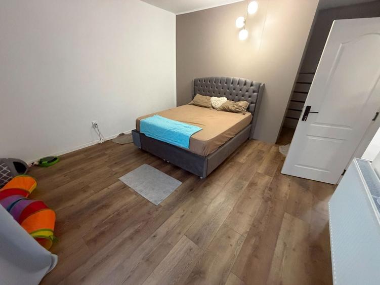 Casă cu 4 camere cu Canalizare în Central