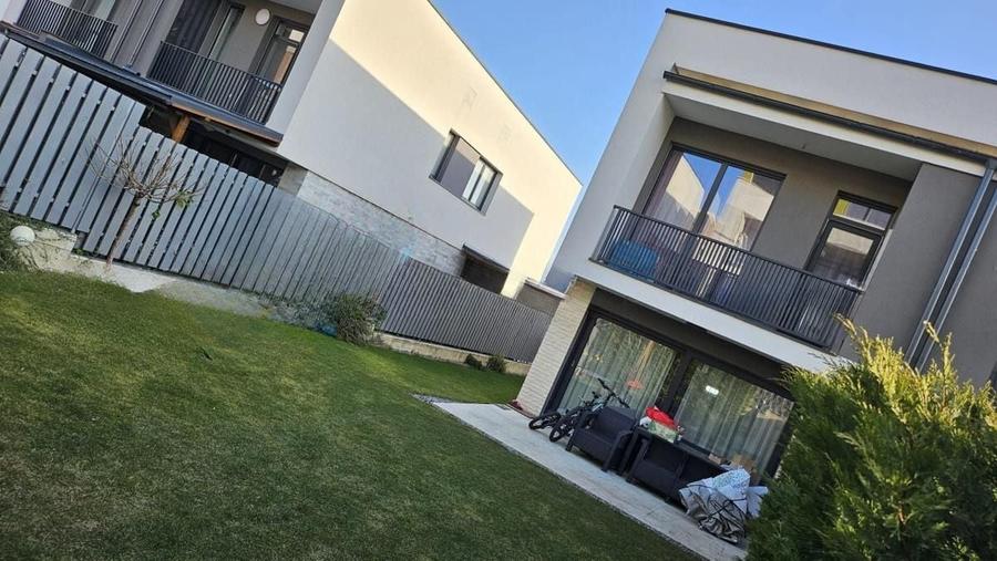 Duplex cu 4 camere cu Canalizare în Iris